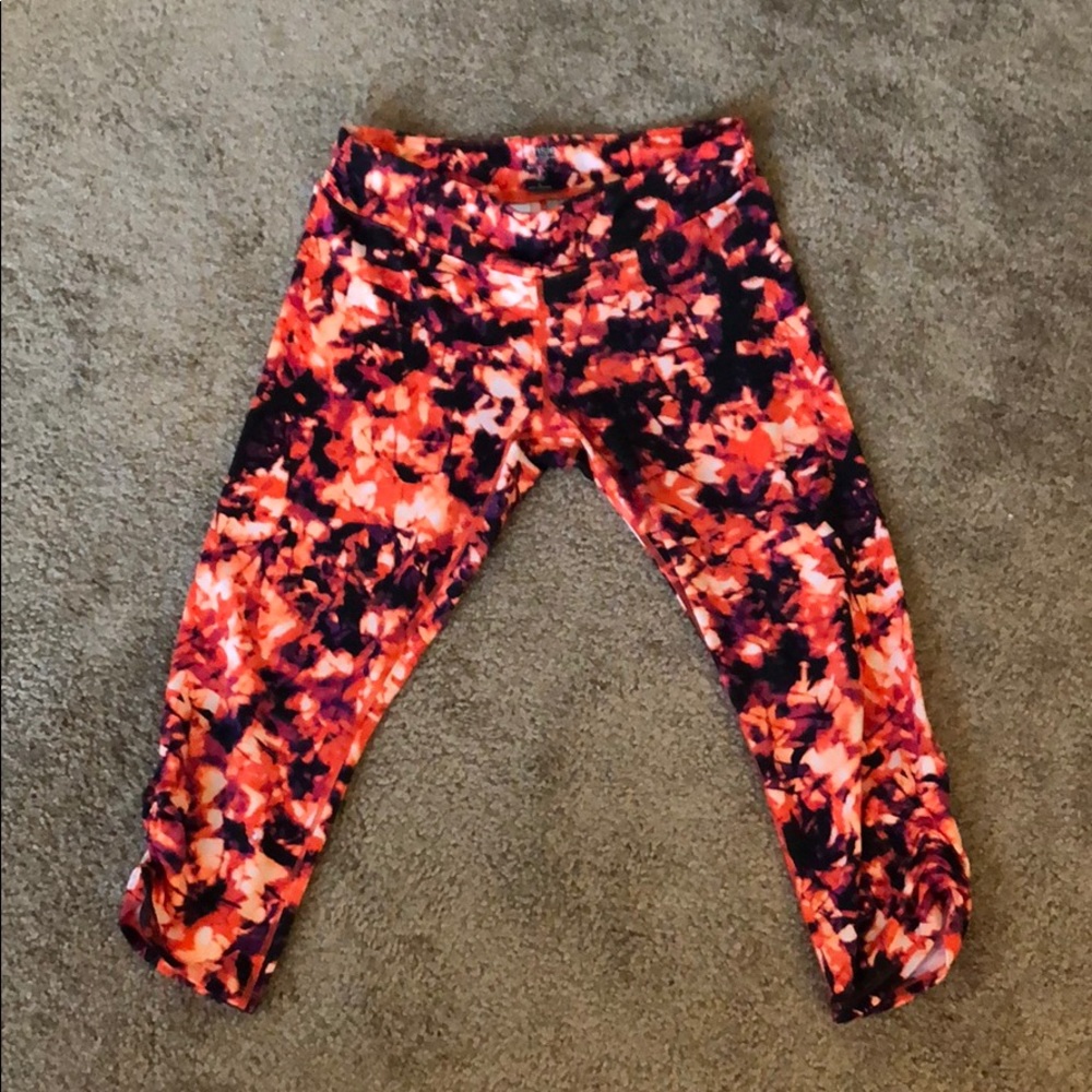 Kensie printed capris with ruched detail.